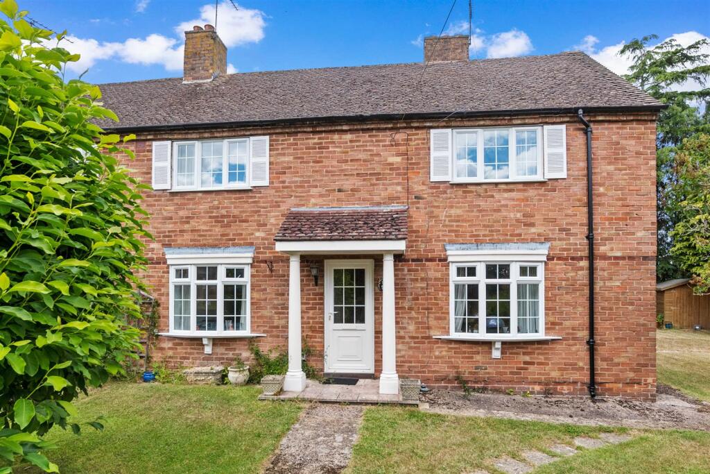 Main image of property: Highfield Close, Snitterfield, Stratford-Upon-Avon