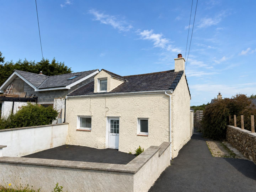 Main image of property: Pentir, Bangor