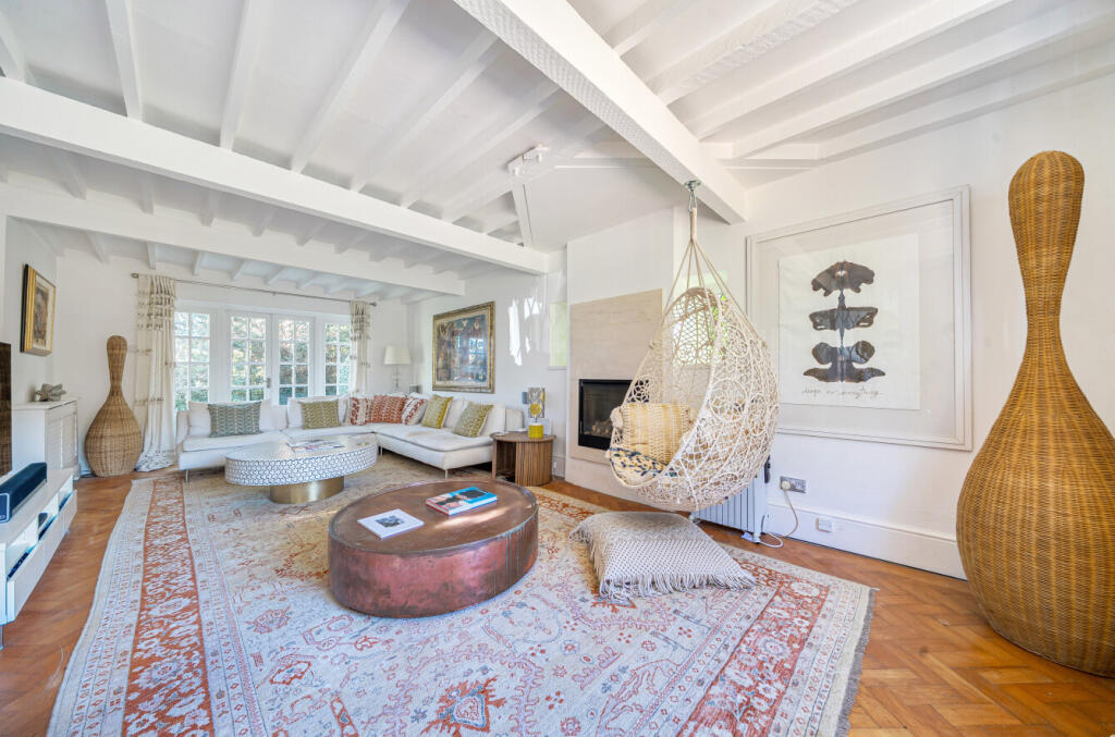 House in London, Red Hill, Elmstead - View 2