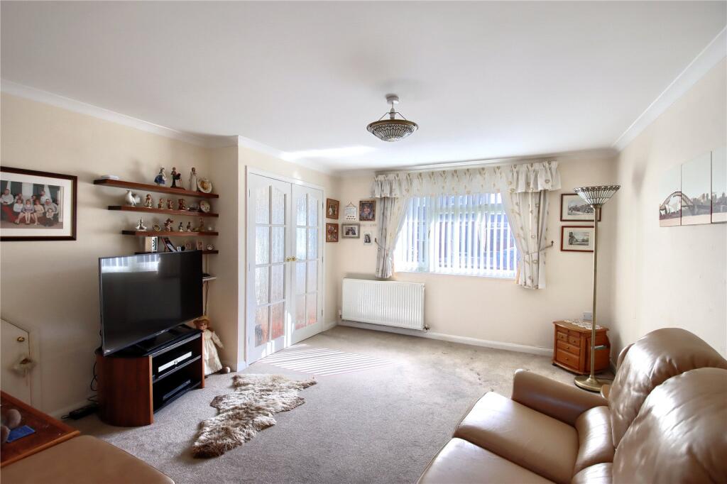 House in Egglescliffe, Kingsmead - View 3
