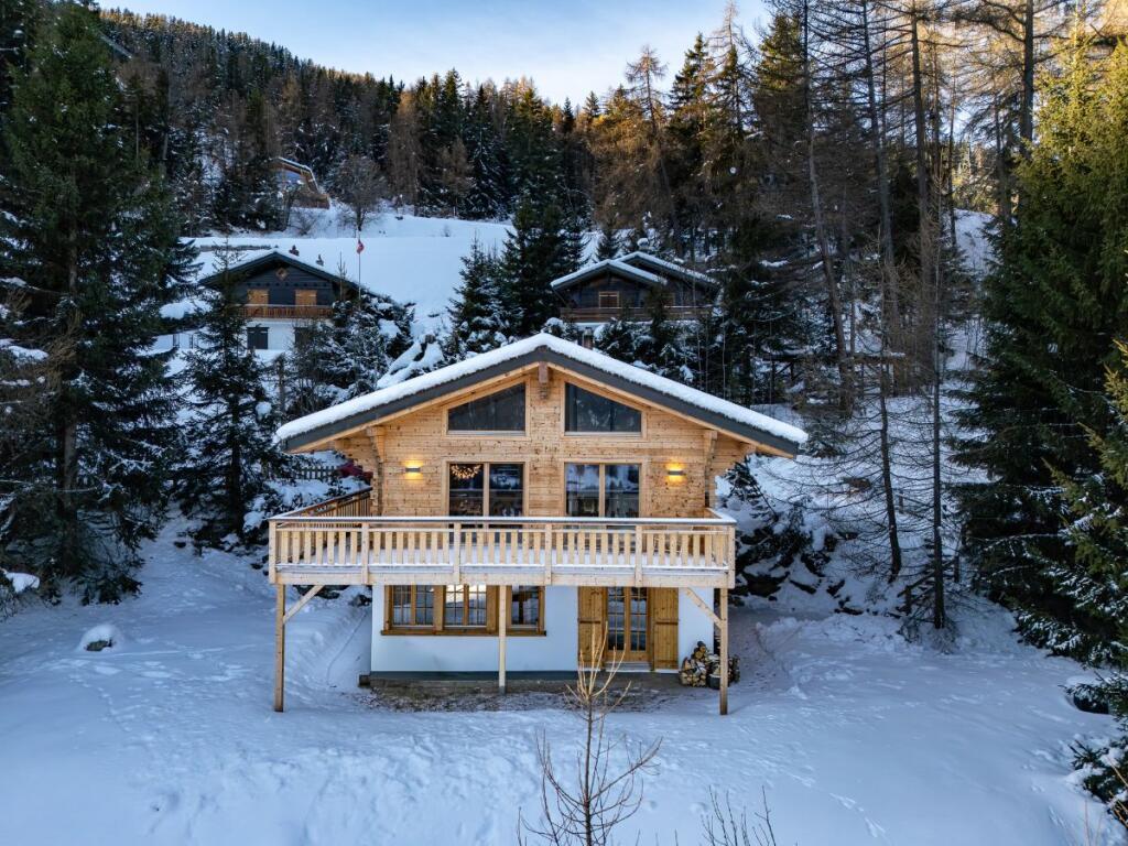 Main image of property: Chalet La Vouatere