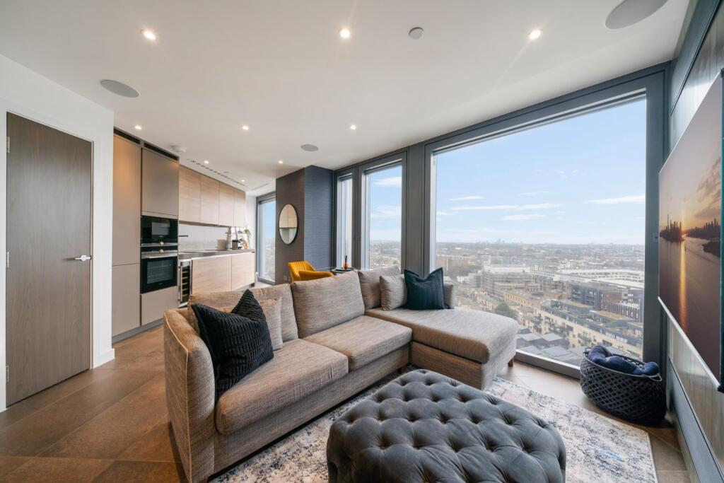 Main image of property: Chronicle Tower,
261b City Road, EC1V