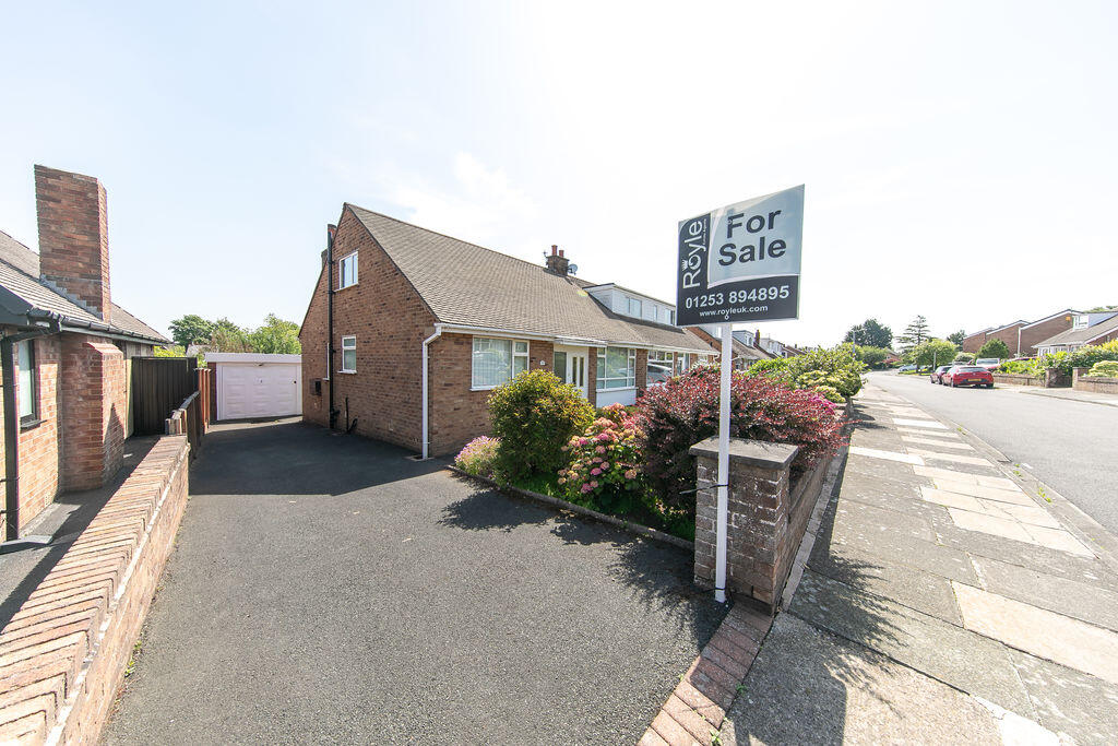 3-bed semi-detached on No. 30, Levens Drive, Poulton-le-Fylde, Lancs FY6 8EZ, £279,950