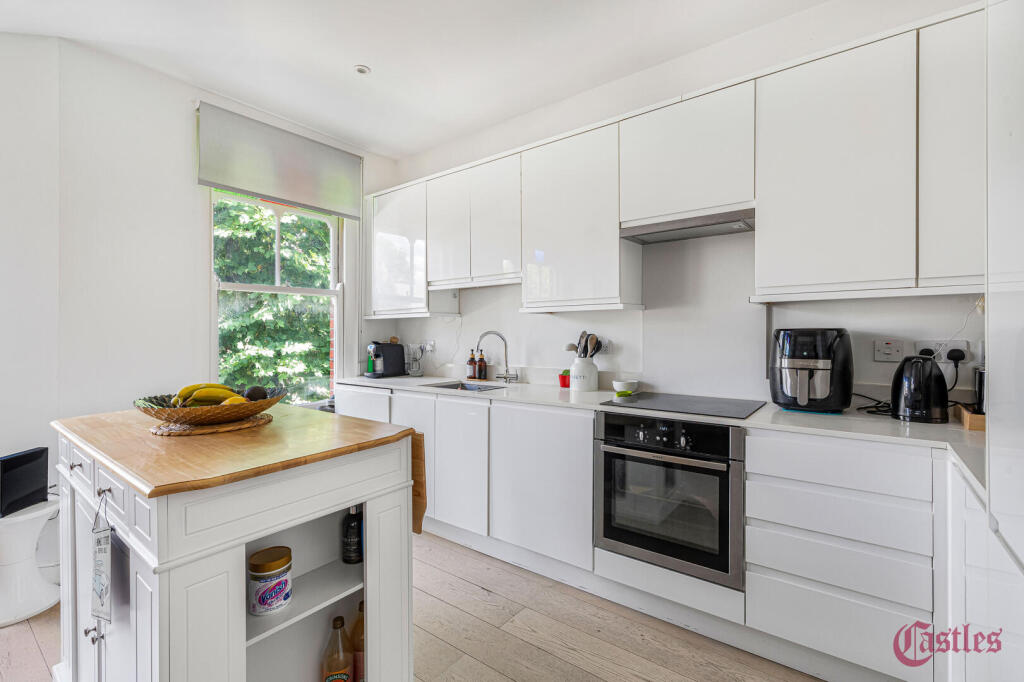Apartment in London, Ferme Park, Stroud Green - View 2