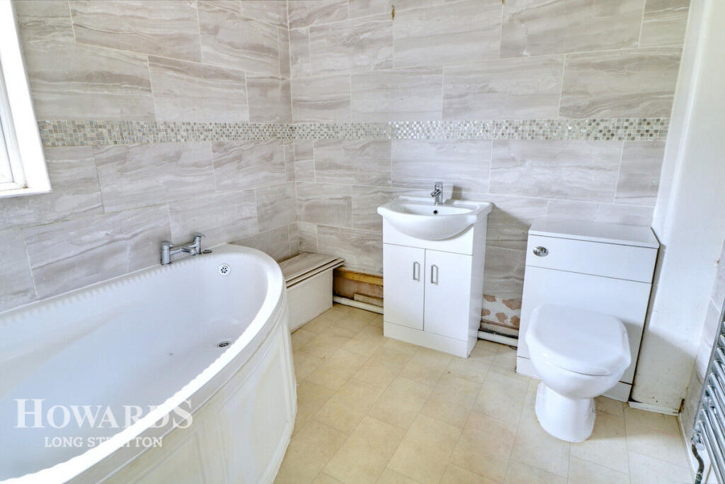 Chestnut Road, Pulham-St-Mary photo 4