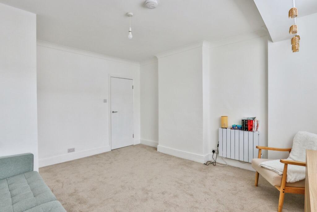 Apartment in Poole, Upper Parkstone - View 3