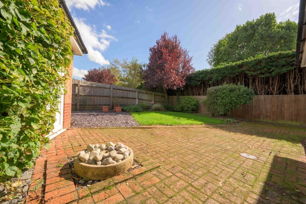 House in Northampton, Burton Latimer - View 2