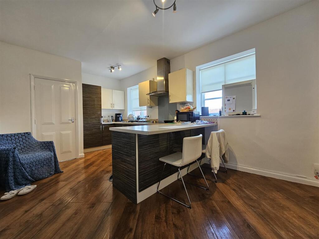 Apartment in Solihull, West Midlands - View 5