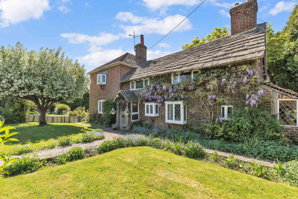 4-bed detached on Ockley Lane, Hassocks, BN6 8NU, £800,000