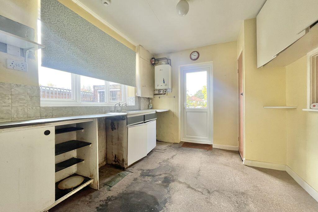 House in Kingston upon Thames - More