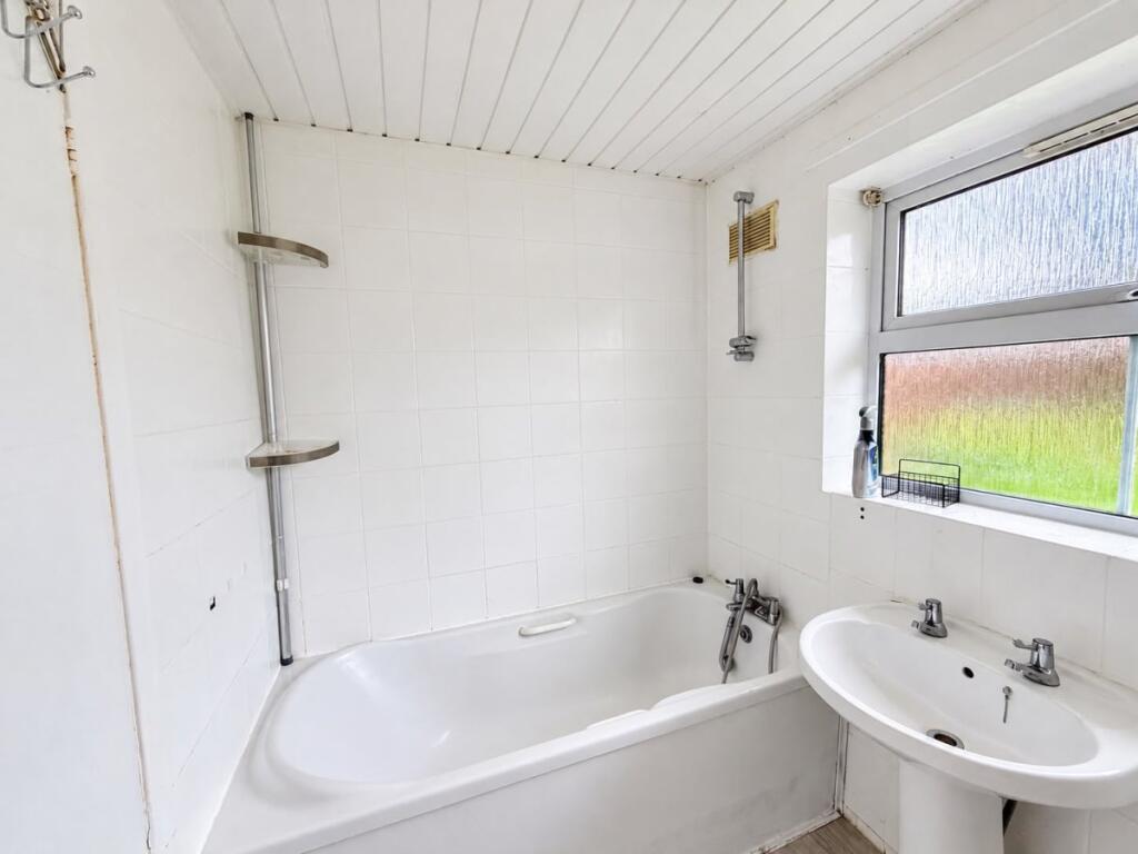 House in High Wycombe, Castlefield - View 5