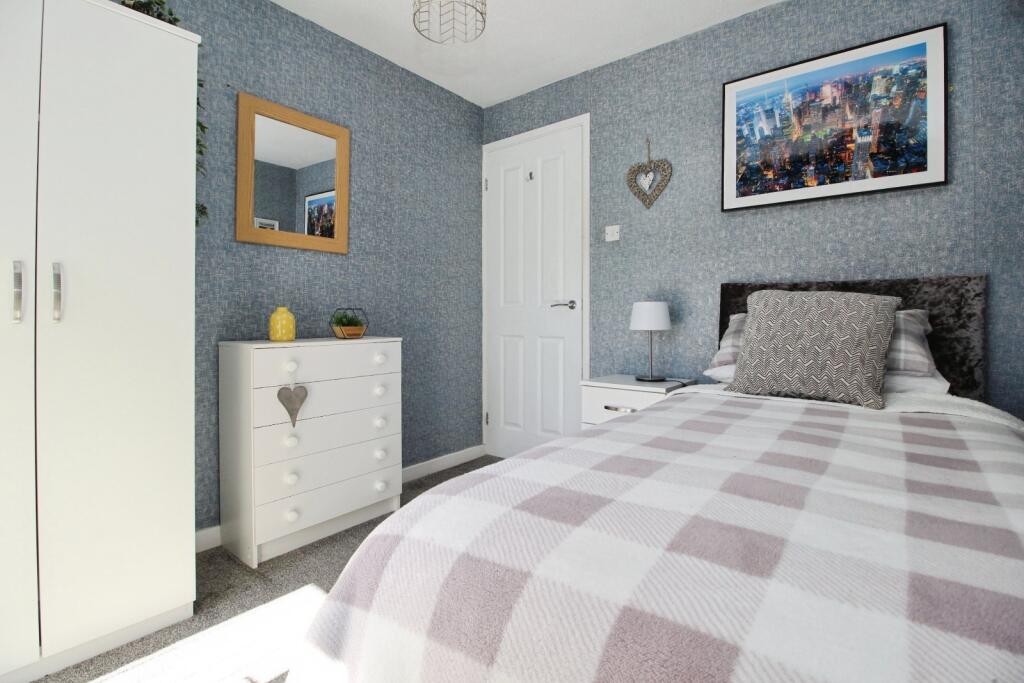 House in Leeds, Robin Hood - More