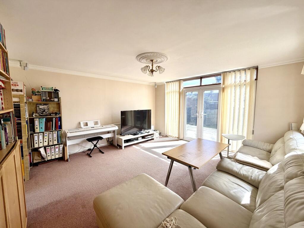 House in London, Royal Borough of Kingston upon Thames - View 2