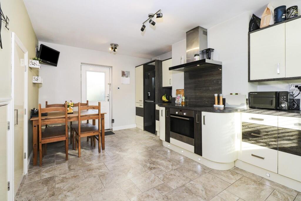 153 Simmonite Road photo 4