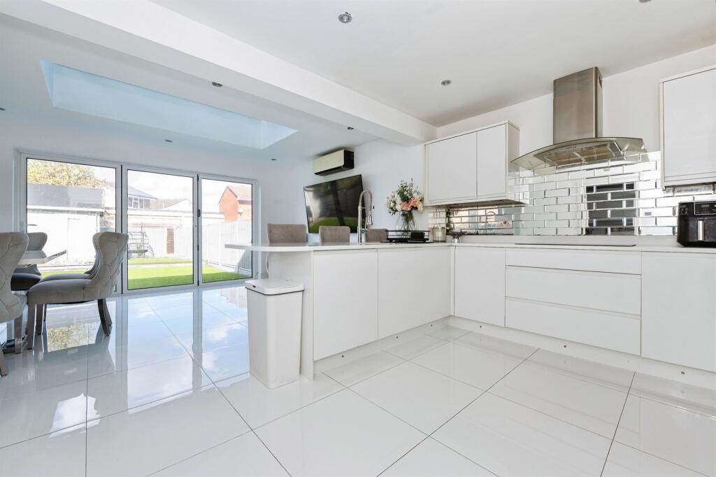 House in Grays, Little Thurrock - View 5