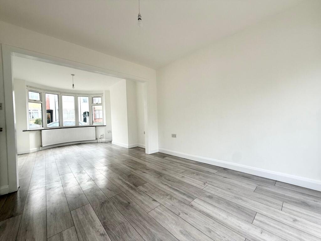 House in Luton - View 2