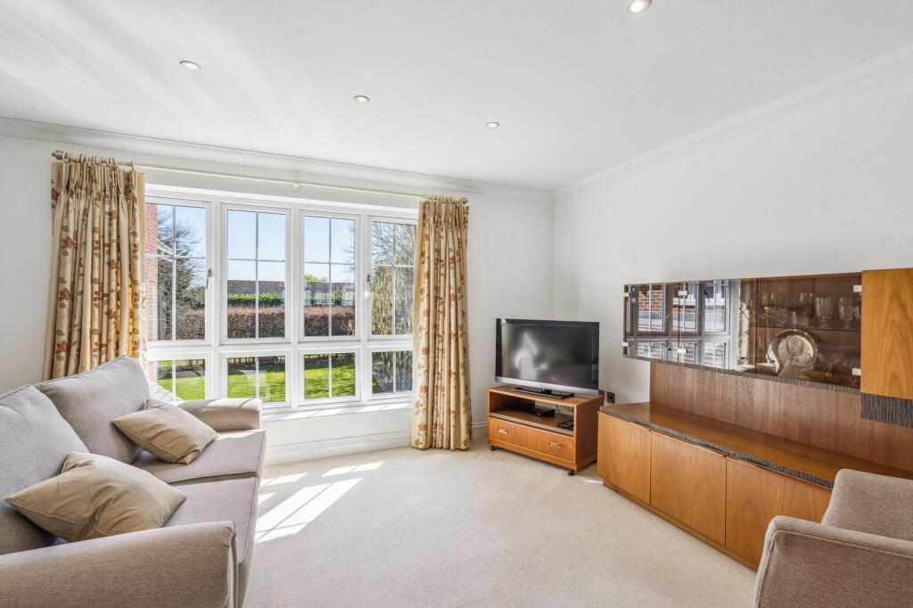Apartment in Knotty Green, Beaconsfield New Town, Beaconsfield - View 5