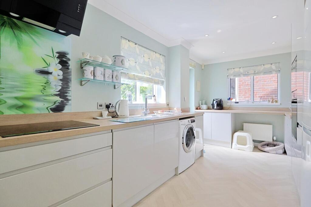 Dogwood Road, Broadstone photo 5