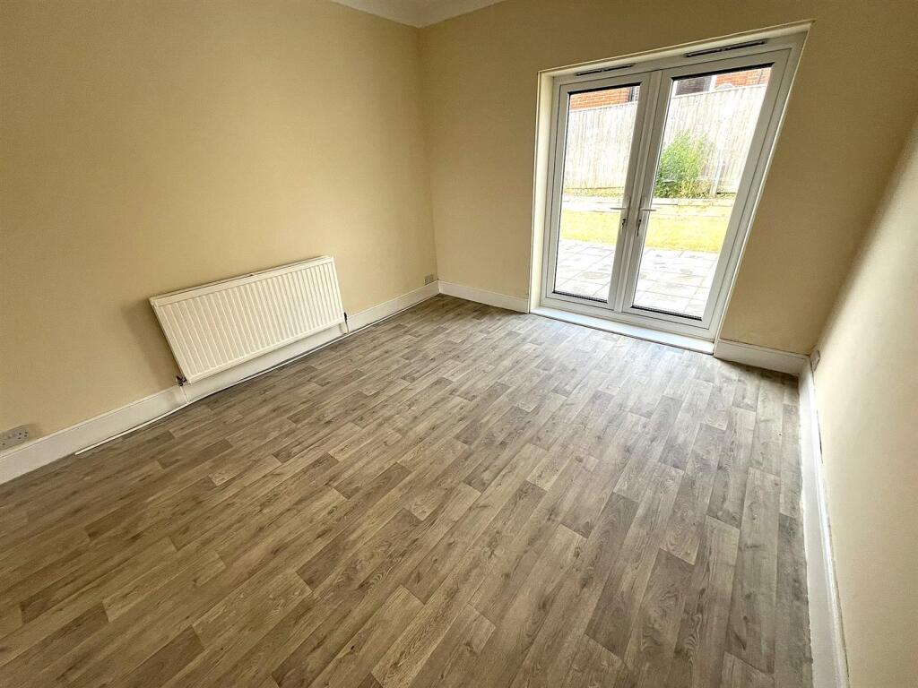 House in Ryde, Weeks - View 5