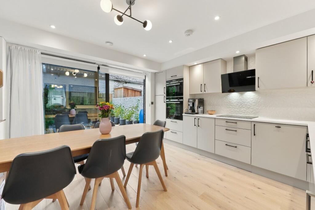 House in London - View 3