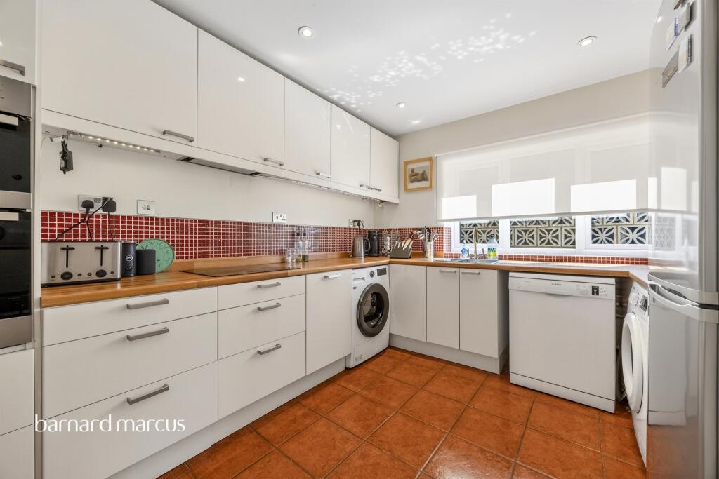 Mitcham Park, Mitcham - More