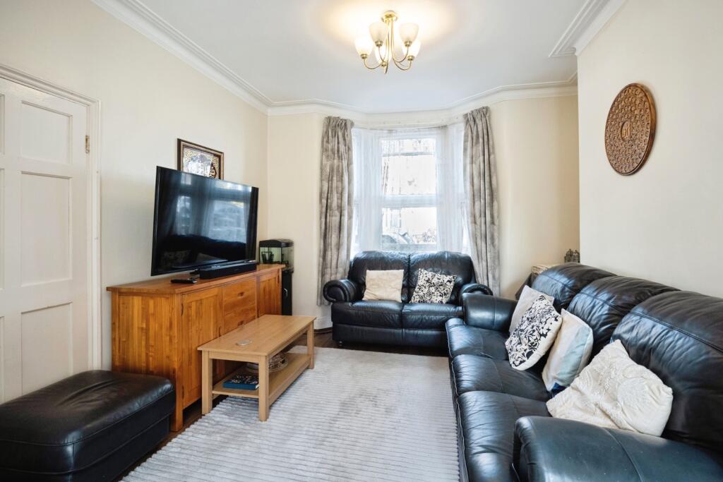 Pretoria Road, London, E11 photo 4