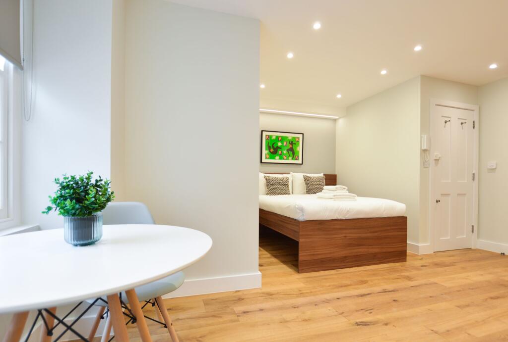 Apartment in London, City of Westminster - View 2