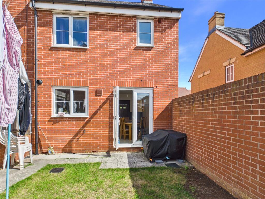 House in Gloucester - View 4