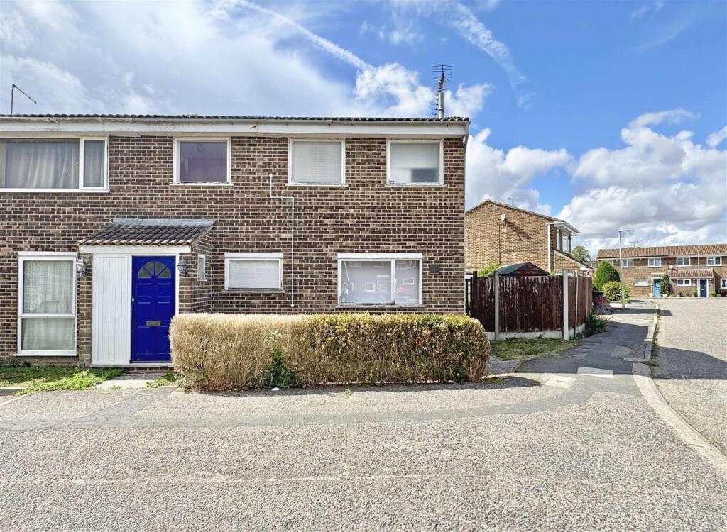 3-bed semi-detached on Bolingbroke Close, Great Leighs, Chelmsford, £275,000