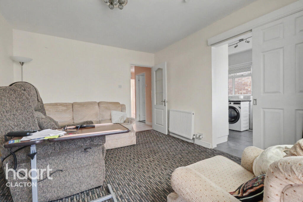 House in Clacton-on-Sea, Jaywick - More