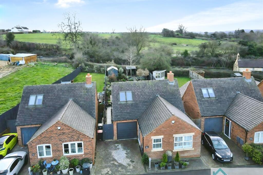 3-bed detached on Mill View Gardens, Austrey, £429,950