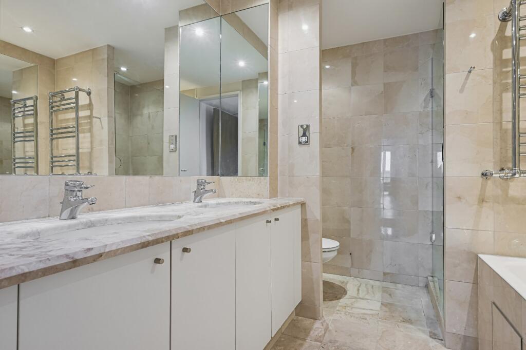 Apartment in London, Canary Wharf - More