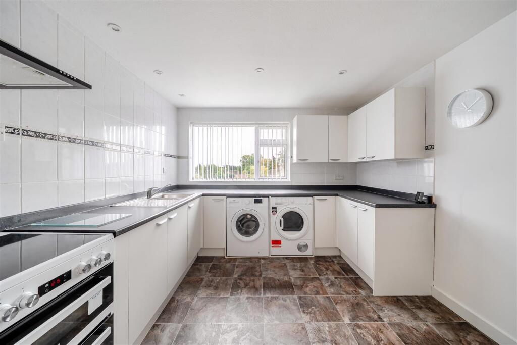 Apartment in Devizes, Wiltshire - View 2
