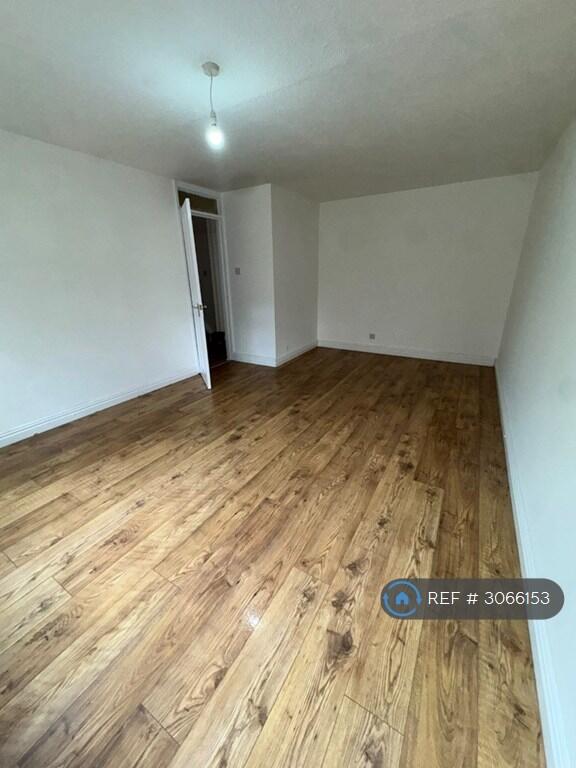 House in East Kilbride, Newlandsmuir, Crosshouse - More
