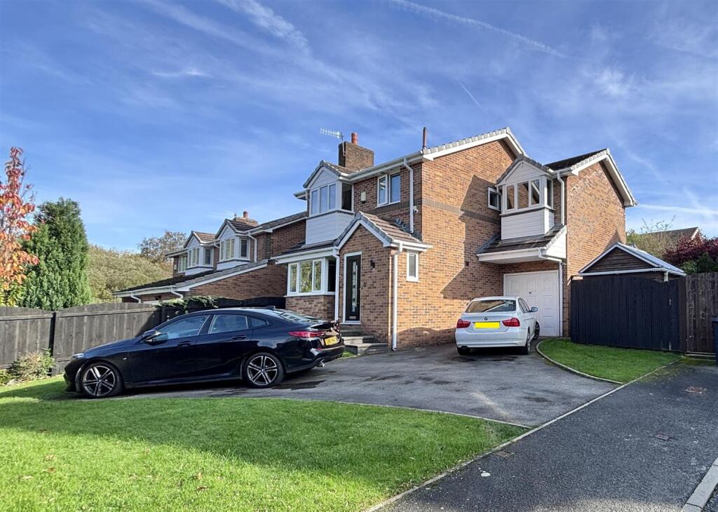 Main image of property: Holly Bank, Glossop