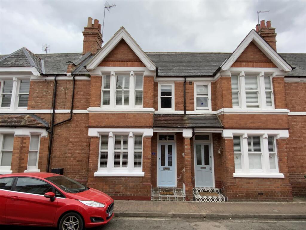 3-bed terraced on York Road, Stony Stratford, Milton Keynes, £350,000