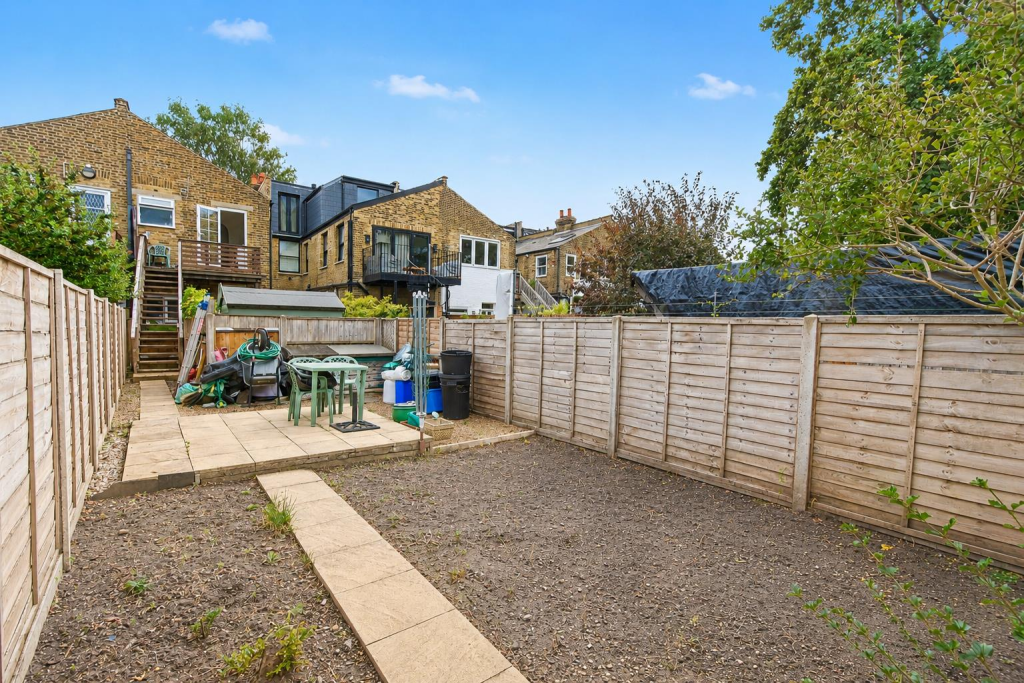 Apartment in London, East Sheen - More