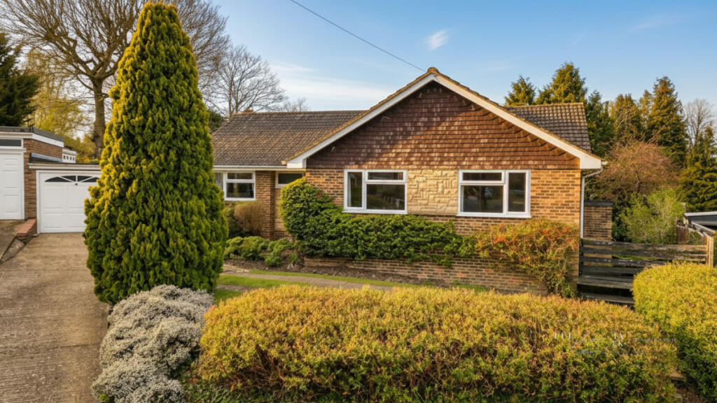 Main image of property: Richmond Close, Leatherhead, KT22