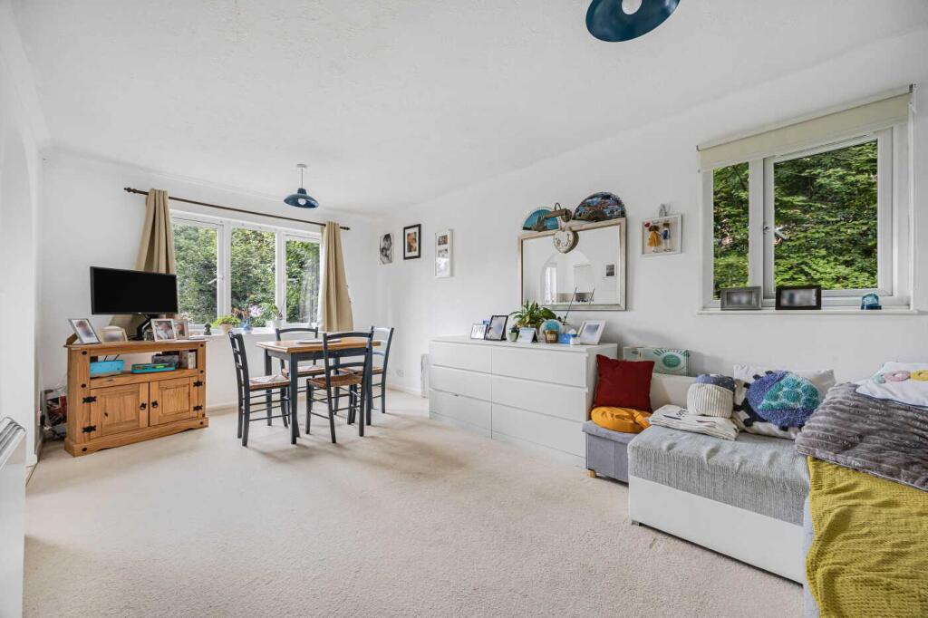 Apartment in Reading - View 5