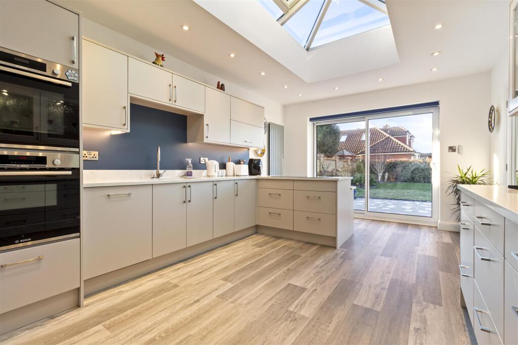 The Ridings, East Preston, Littlehampton photo 2