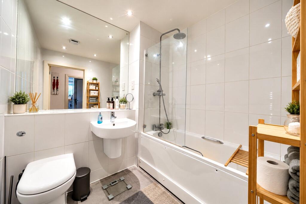 Ash Way, Woodford Green photo 4