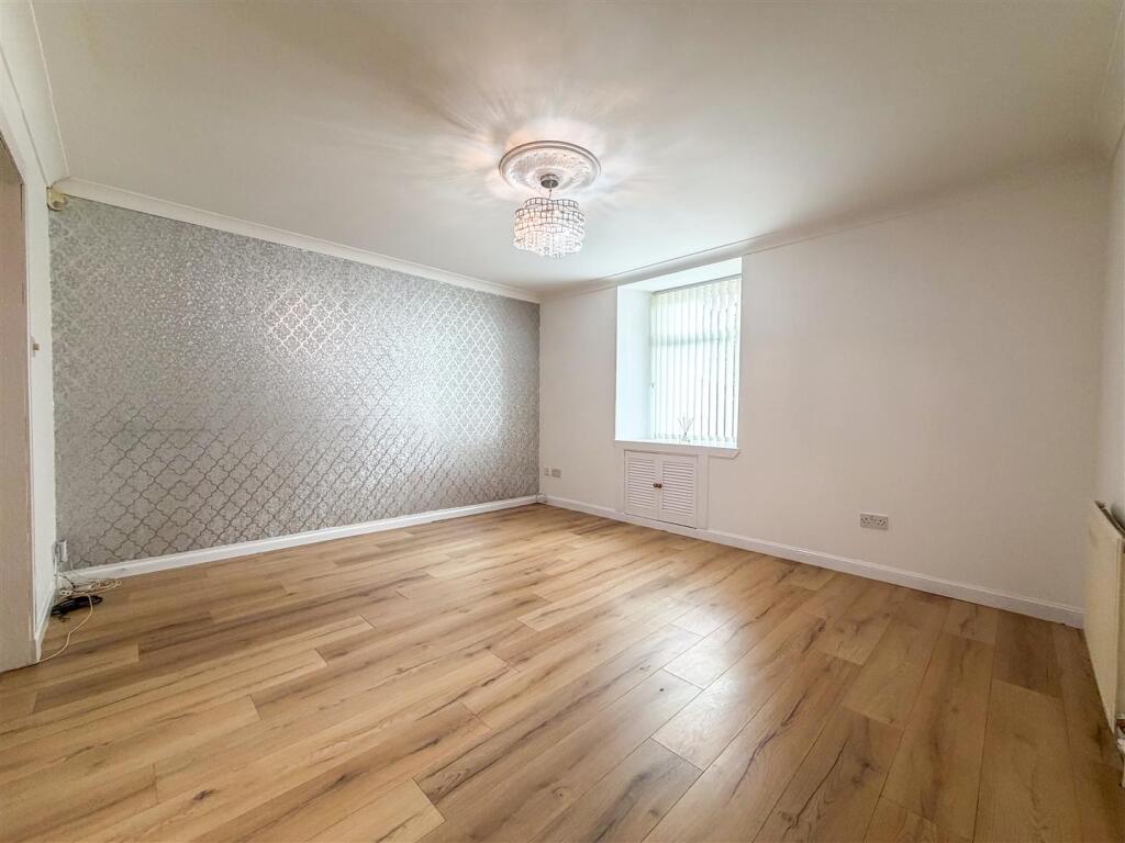 House in Larkhall, South Lanarkshire - More