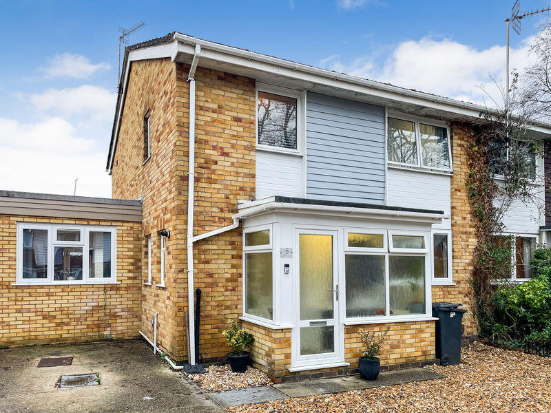 4-bed semi-detached on Rose Close, Hedge End, SO30, £425,000