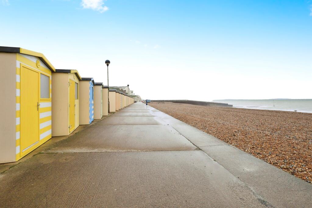 1-bed detached on Esplanade, Seaford, £40,000