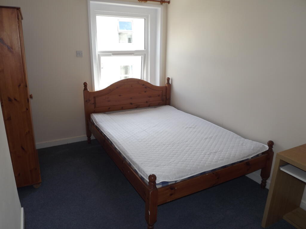6 bedroom house for rent