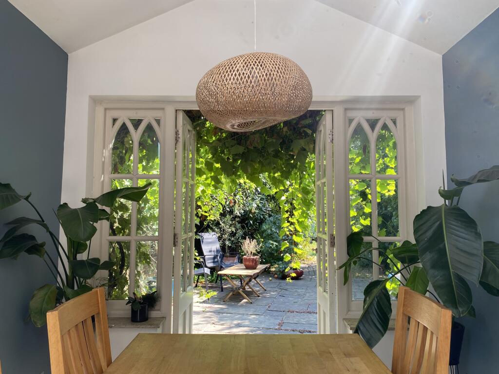Main image of property: Broadway Avenue, Twickenham, London , TW1 1RH