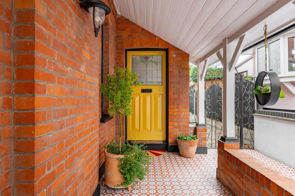 House in Southend-on-Sea - View 2