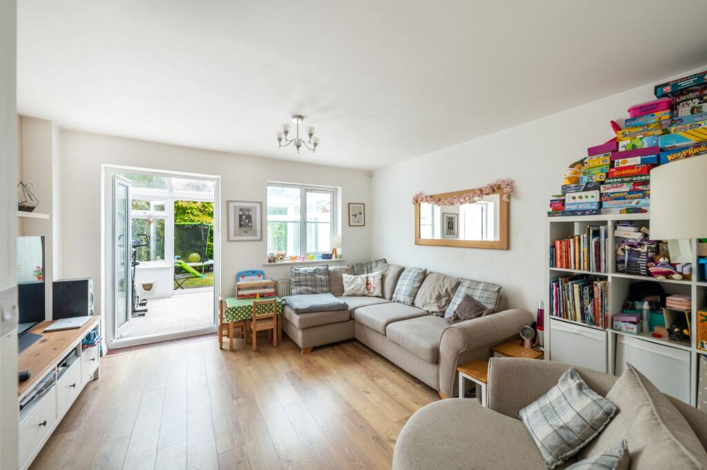 House in Reigate and Banstead, Earlswood - View 4