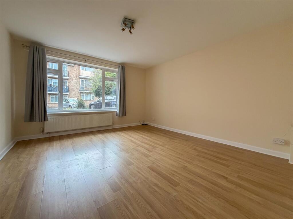 Apartment in Salisbury - View 4