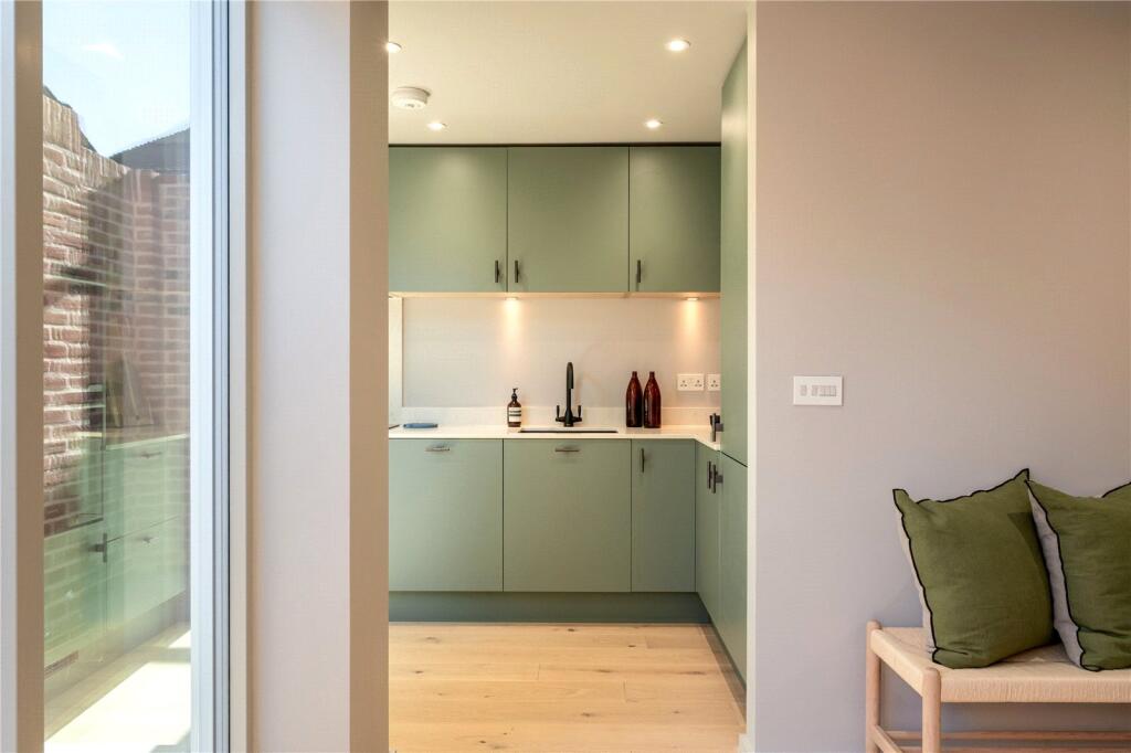 House in Waverley, Farnham - More